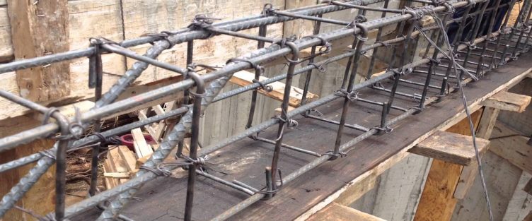 INFLUENCIA DE LAS DEFORMACIONES A LARGO PLAZO  EN TRABES DE CONCRETO REFORZADO